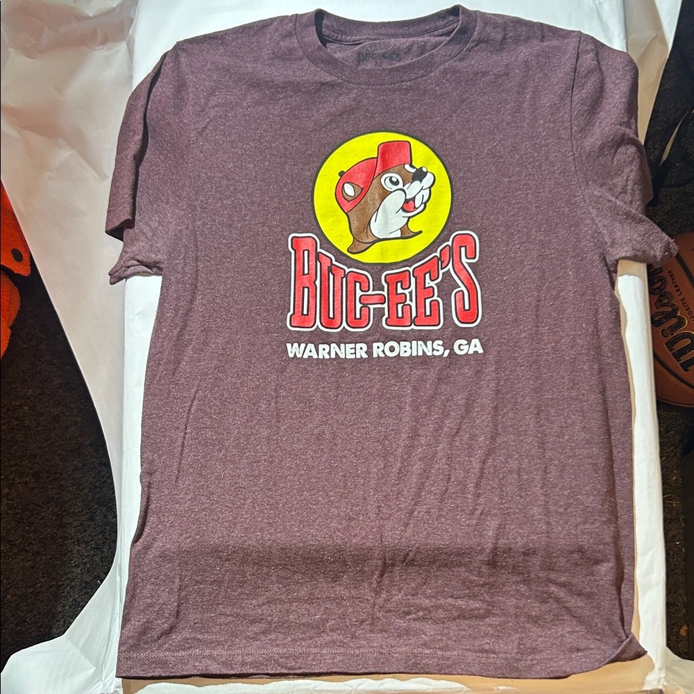 Buc-ee's - Warner Robins, GA - Maroon Graphic T-Shirt